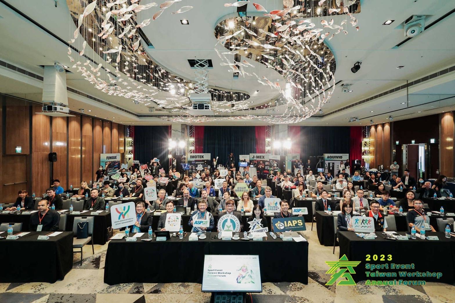 (圖)(附件照片2)1121117-1-The 2023 Sport Event Taiwan (SET) Workshop Exchange Seminar group photo.